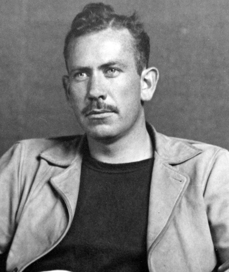 Una foto di John Steinbeck.
