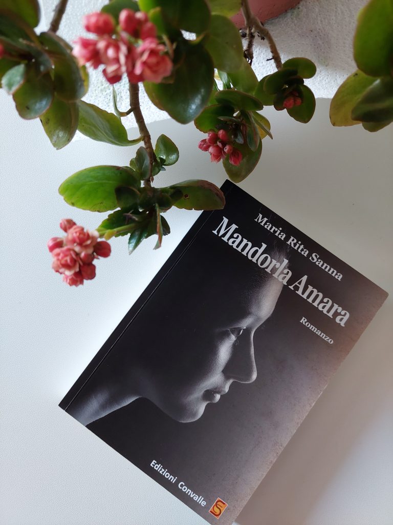 Una foto del romanzo "Mandorla amara" di Maria Rita Sanna.
